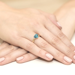 Pierścionek zaręczynowy z żółtego złota z topazem i diamentami 0,03ct Fire Of Love