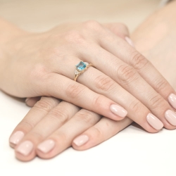 Pierścionek zaręczynowy z żółtego złota z topazem i diamentami 0,06ct Fire Of Love