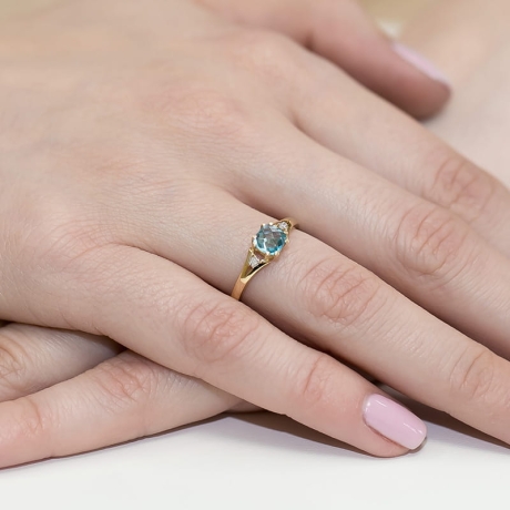 Przejdź do produktu Pierścionek zaręczynowy z żółtego złota z topazem i diamentami 0,03ct Fire Of Love 