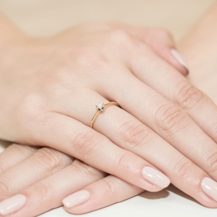Pierścionek zaręczynowy z żółtego złota z brylantem 0,10ct Fire Of Love
