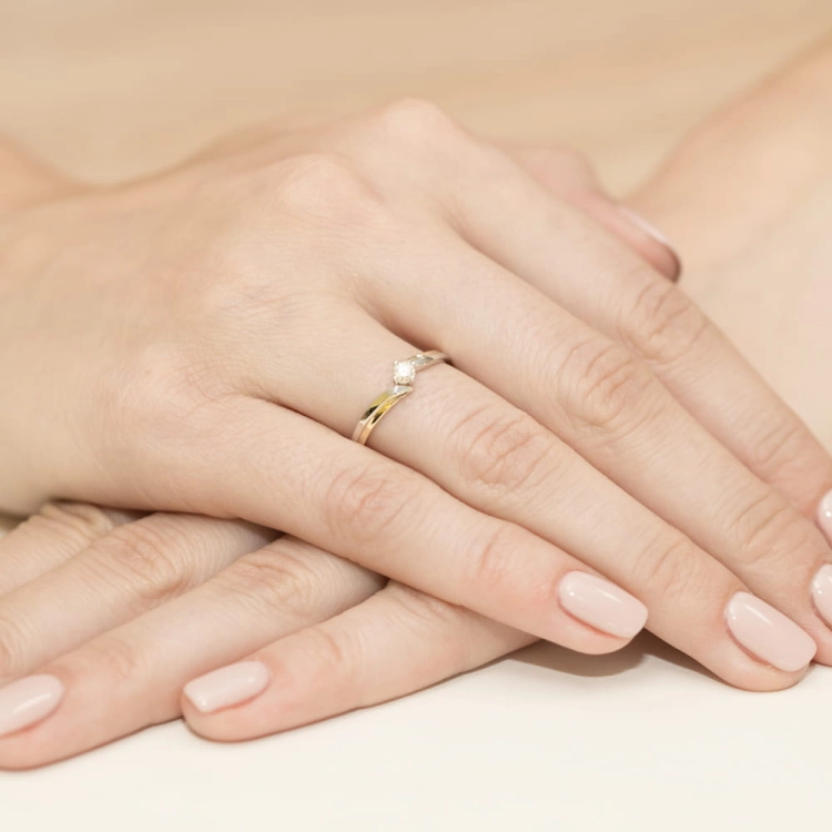 Pierścionek zaręczynowy z żółtego złota z diamentem 0,10ct Fire Of Love