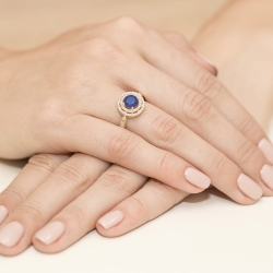 Pierścionek zaręczynowy z żółtego złota z szafirem i diamentami 0,38ct Fire Of Love