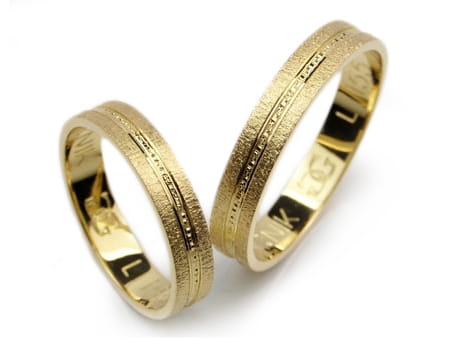 Obrączki ślubne z żółtego złota 333 płaskie 4mm Lovely L155-333