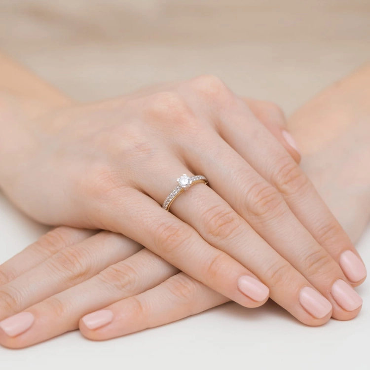 Pierścionek zaręczynowy z żółtego złota z diamentami 0,56ct Fire Of Love