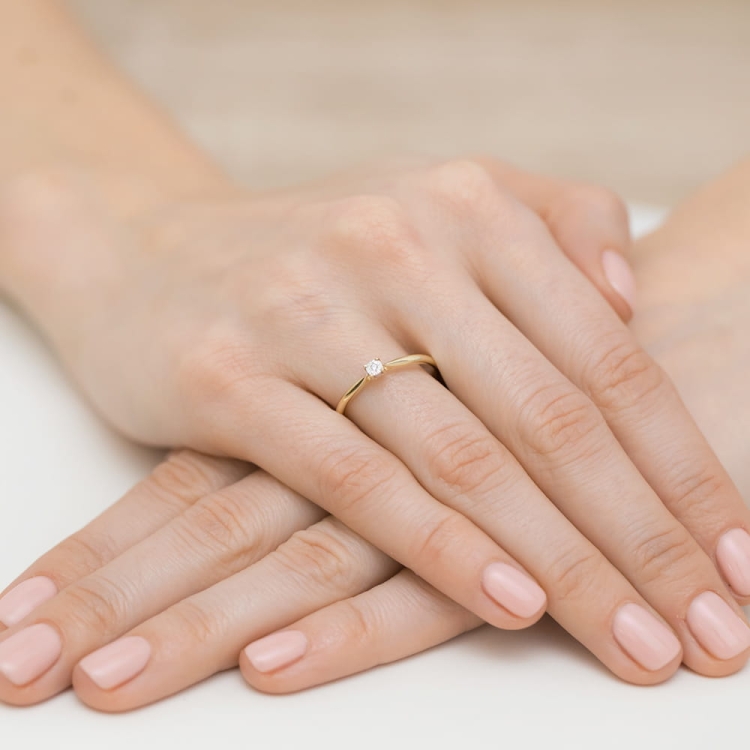 Pierścionek zaręczynowy z żółtego złota z diamentem 0,01ct Fire Of Love