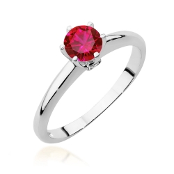 Pierścionek zaręczynowy z białego złota z rubinem i diamentami 0,04ct Fire Of Love