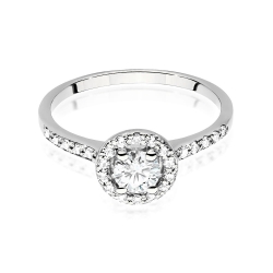 Pierścionek zaręczynowy z białego złota z diamentem 0,40ct i bocznymi diamencikami Fire Of Love