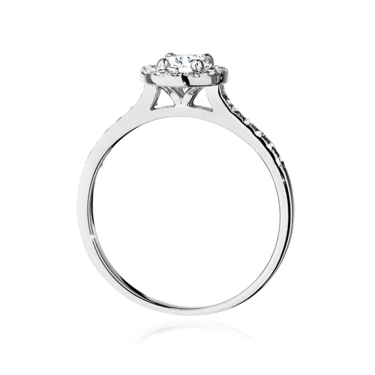 Pierścionek zaręczynowy z białego złota z diamentem 0,50ct i bocznymi diamencikami Fire Of Love