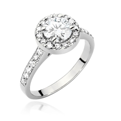 Pierścionek zaręczynowy z białego złota z diamentem 0,70ct i bocznymi diamencikami Fire Of Love