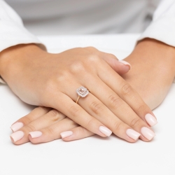Pierścionek zaręczynowy z różowego złota z morganitem i diamentami 0,17ct Fire Of Love