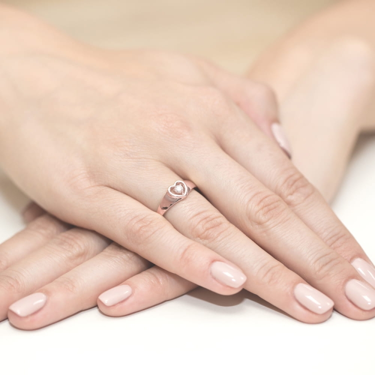 Pierścionek zaręczynowy z różowego złota z diamentem 0,04ct Fire Of Love