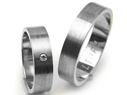 Obrączki ślubne z białego złota płaskie z cyrkonią 5mm Premium P-CALIBRA-b