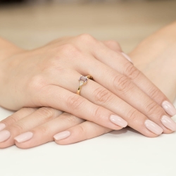 Pierścionek zaręczynowy z żółtego złota z ametystem i diamentami 0,03ct Fire Of Love BW-002-ametyst