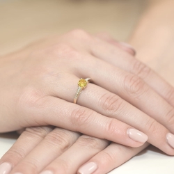 Pierścionek zaręczynowy z żółtego złota z cytrynem i diamentami 0,05ct Fire Of Love BW-66-cytryn