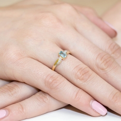 Pierścionek zaręczynowy z żółtego złota z topazem i diamentami 0,03ct Fire Of Love BW-94-topaz
