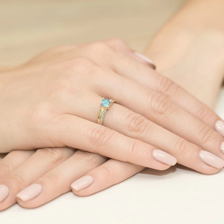Pierścionek zaręczynowy z żółtego złota z topazem i diamentami 0,03ct Fire Of Love  BW-106-topaz