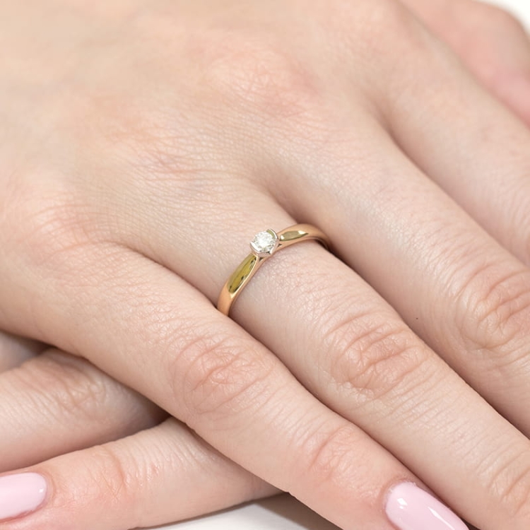 Pierścionek zaręczynowy z żółtego złota z diamentem 0,10ct Fire Of Love BW-223-0,10ct