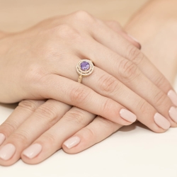 Pierścionek zaręczynowy z żółtego złota z ametystem i diamentami 0,38ct Fire Of Love BW-274-ametyst