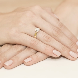 Pierścionek zaręczynowy z żółtego złota z diamentem 0,20ct Fire Of Love BW-294-0,20ct