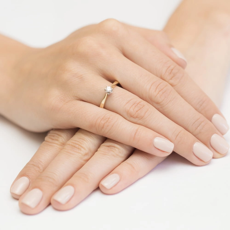 Pierścionek zaręczynowy z żółtego złota z diamentem 0,12ct Fire Of Love BW-295