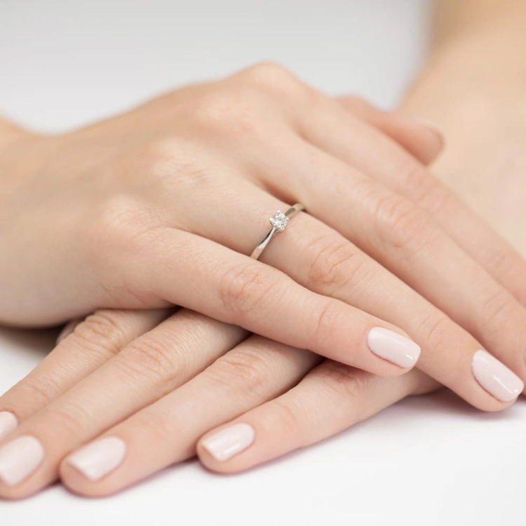 Pierścionek zaręczynowy z żółtego złota z diamentem 0,15ct Fire Of Love BW-335
