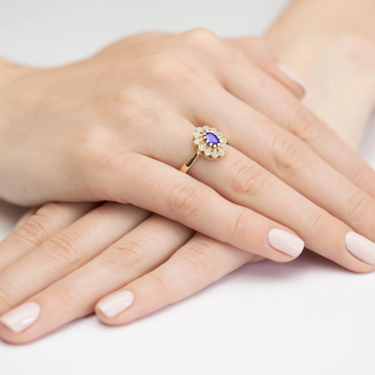 Pierścionek zaręczynowy z żółtego złota z tanzanitem i diamentami 0,10ct Fire Of Love BW-354-tanzanit