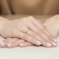 Pierścionek zaręczynowy z żółtego złota z diamentem 0,03ct Fire Of Love BW-370