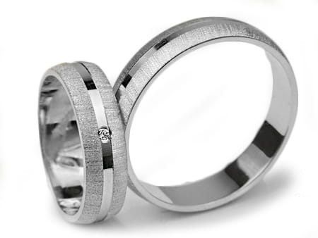 Przejdź do produktu Obrączki ślubne z białego złota półokrągłe z cyrkonią 5mm Infinity