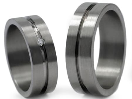 Obrączki ślubne z tytanu płaskie z cyrkonią 7mm Tytanowe T029